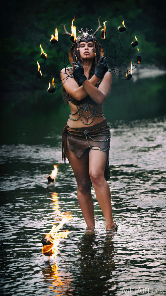 саванна горячая девушка племени 